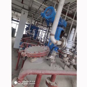 新定化工廠設備一批30立方不鏽鋼儲罐5台.3000L耙式幹燥機3台.450卧式螺旋離心機3台.800酒精回收台2套.1噸單效蒸發(fā)器一套2噸1噸搪瓷反應釜12台離心機4台