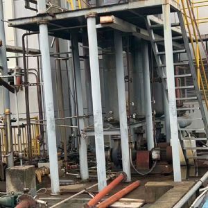 全钛材三效強制循環蒸發(fā)器一套.蒸發(fā)量2噸.配套11KW強制循環泵3台.離心泵真空泵4台!控制櫃齊全!