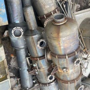 全钛材三效強制循環蒸發(fā)器一套.蒸發(fā)量2噸.配套11KW強制循環泵3台.離心泵真空泵4台!控制櫃齊全!